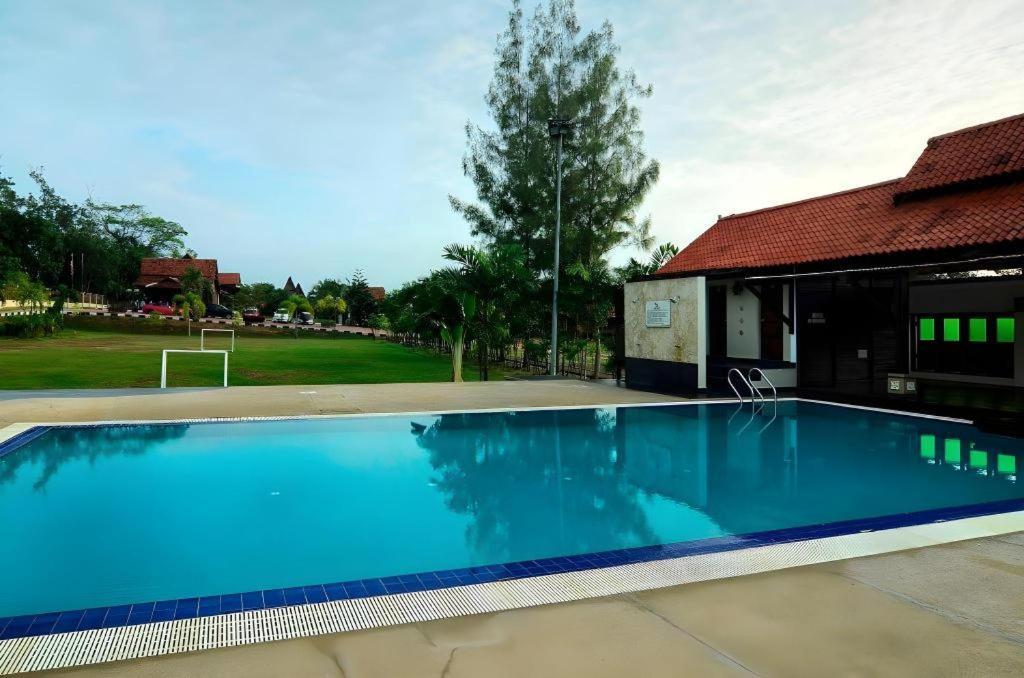 Oyo Home 90745 Desa Balqis Beach Resort Malacca Exteriör bild