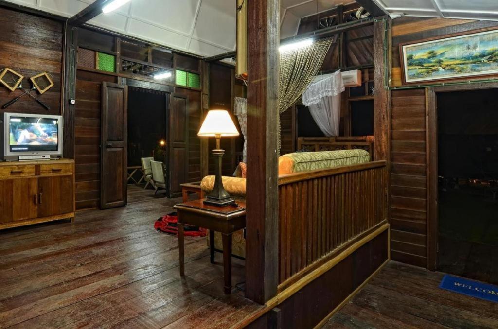 Oyo Home 90745 Desa Balqis Beach Resort Malacca Exteriör bild