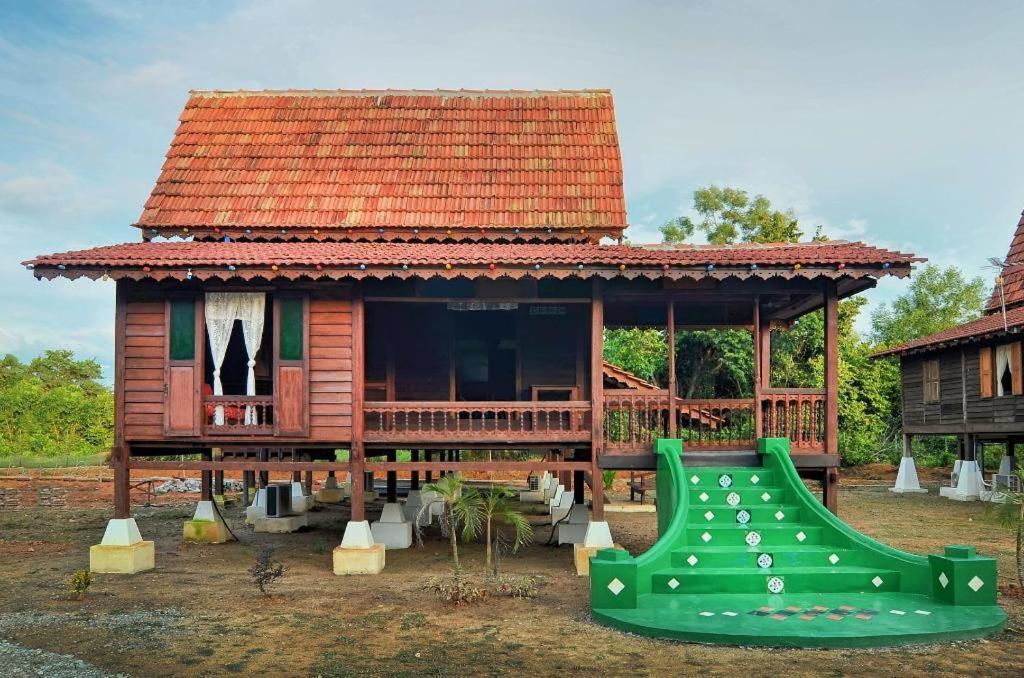 Oyo Home 90745 Desa Balqis Beach Resort Malacca Exteriör bild