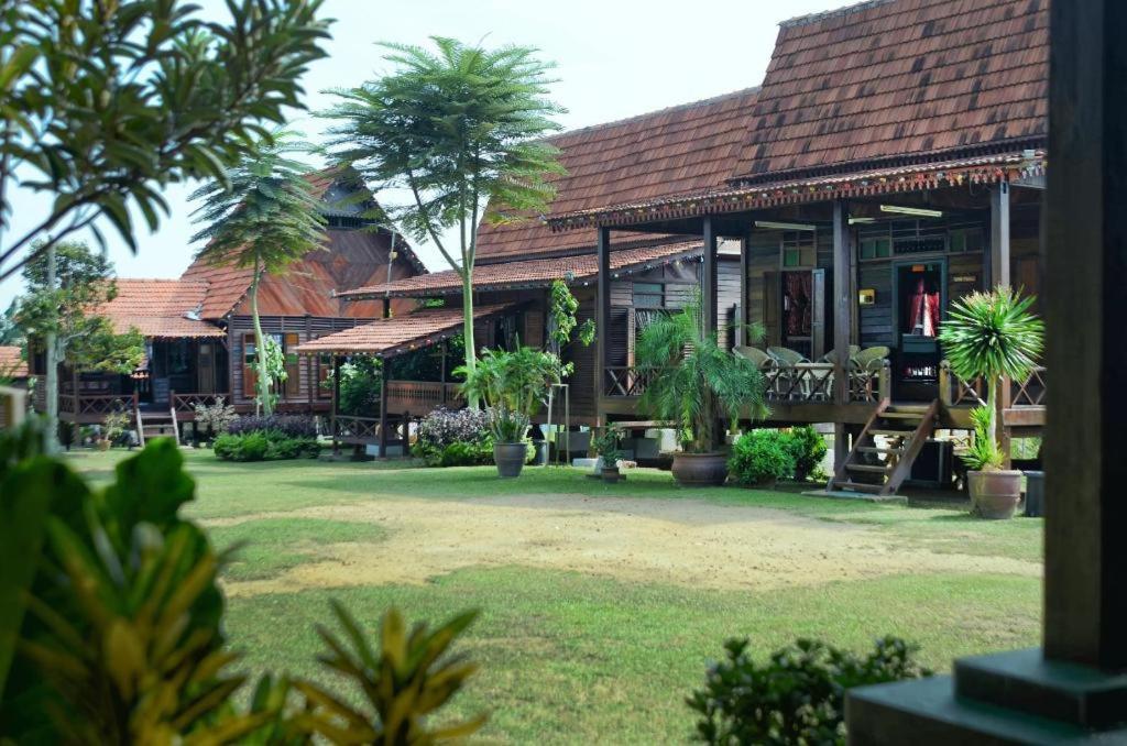 Oyo Home 90745 Desa Balqis Beach Resort Malacca Exteriör bild