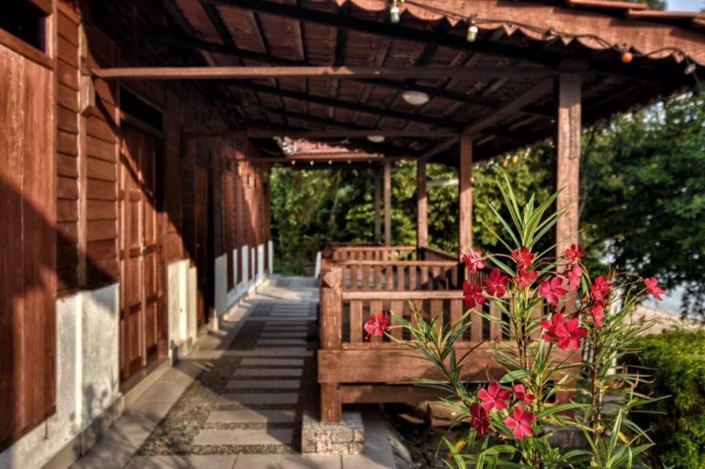 Oyo Home 90745 Desa Balqis Beach Resort Malacca Exteriör bild